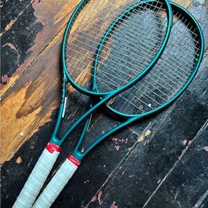 2x Wilson Blade V9 18x20 Tennis Rackets with White Grips - 4 1/4